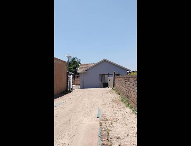 2 BEDROOM HOUSE FOR SALE IN LOTUS GARDENS